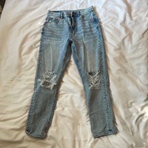 AMERICAN EAGLE MOM JEANS (short)